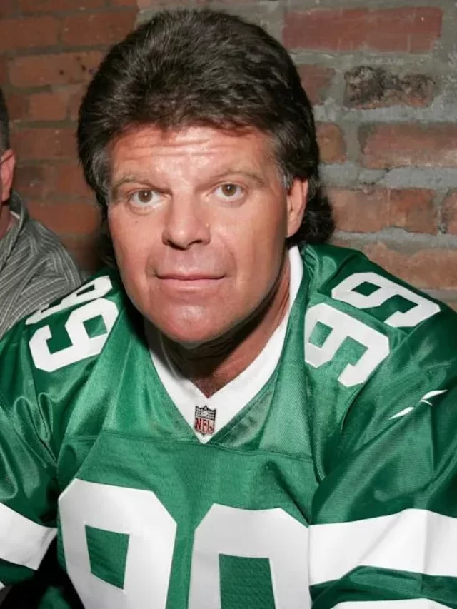 How Old is Mark Gastineau?: Full Bio
